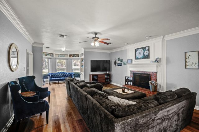 203 Teakwood Street, Lake Jackson, TX 77566