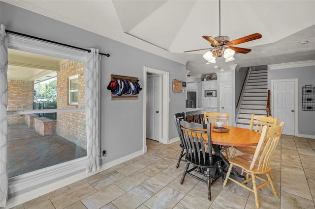 203 Teakwood Street, Lake Jackson, TX 77566