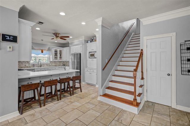 203 Teakwood Street, Lake Jackson, TX 77566