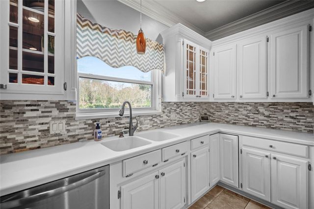 203 Teakwood Street, Lake Jackson, TX 77566