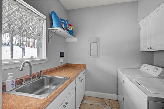 203 Teakwood Street, Lake Jackson, TX 77566