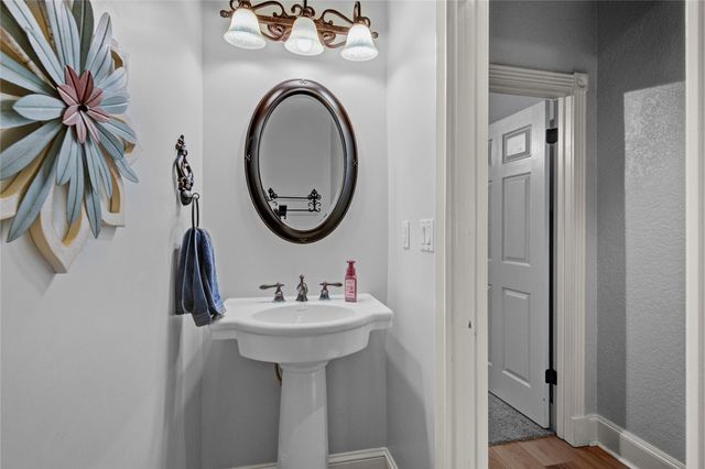 203 Teakwood Street, Lake Jackson, TX 77566