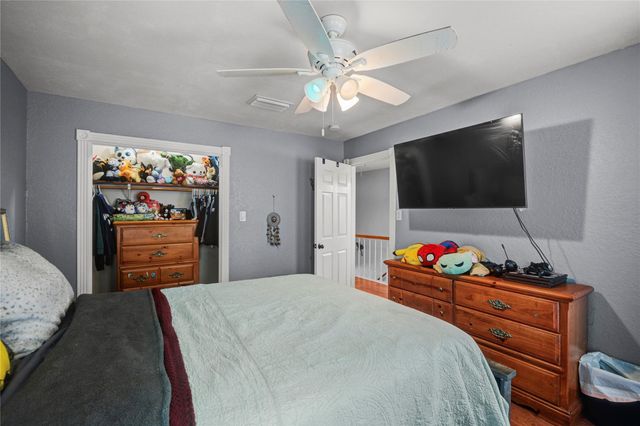 203 Teakwood Street, Lake Jackson, TX 77566