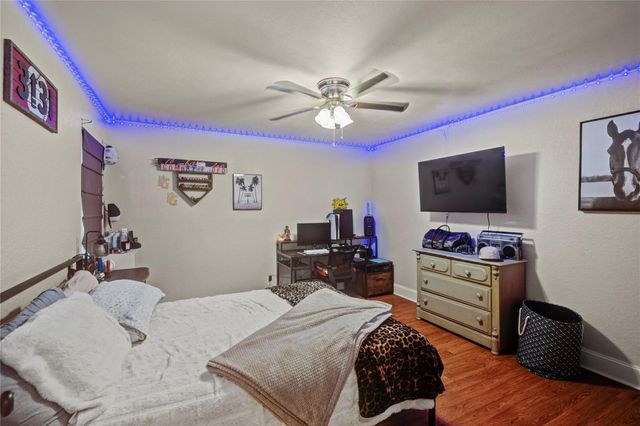 203 Teakwood Street, Lake Jackson, TX 77566