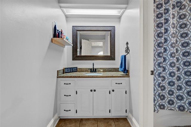 203 Teakwood Street, Lake Jackson, TX 77566