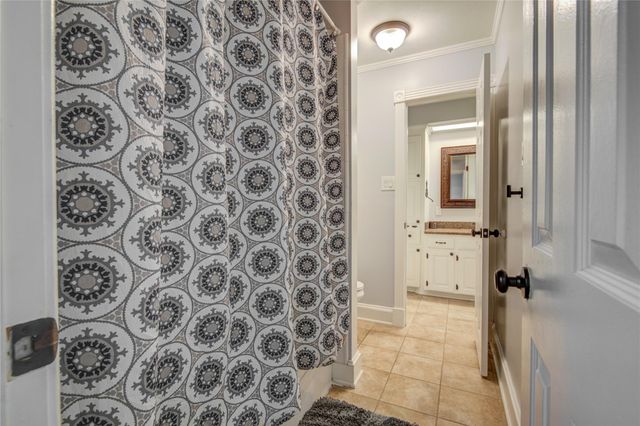 203 Teakwood Street, Lake Jackson, TX 77566