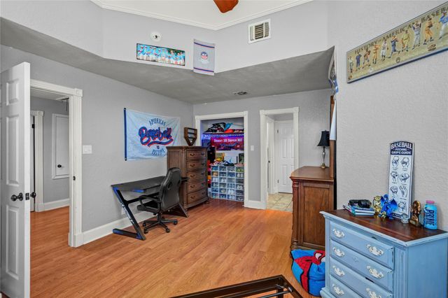 203 Teakwood Street, Lake Jackson, TX 77566