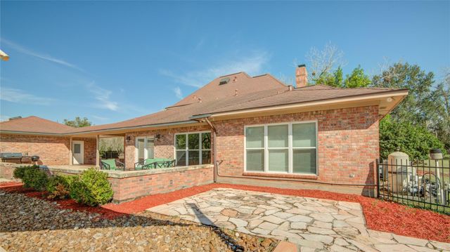 203 Teakwood Street, Lake Jackson, TX 77566