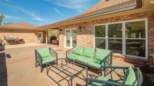 203 Teakwood Street, Lake Jackson, TX 77566