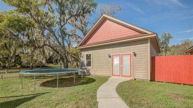 203 Teakwood Street, Lake Jackson, TX 77566
