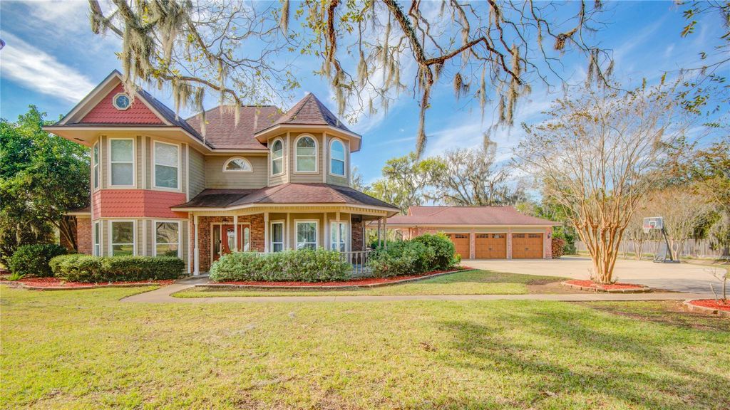 203 Teakwood Street, Lake Jackson, TX 77566