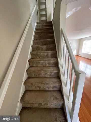 6 HARRIS CT, Lawrence Township, NJ 08648