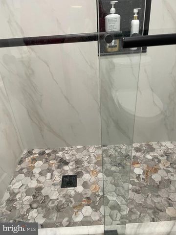 6 HARRIS CT, Lawrence Township, NJ 08648