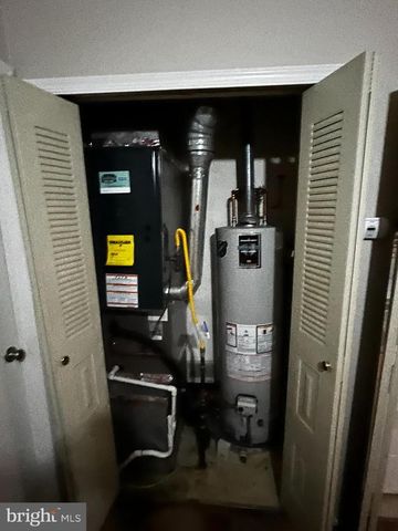 6 HARRIS CT, Lawrence Township, NJ 08648