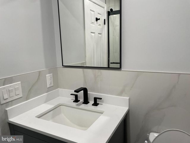 6 HARRIS CT, Lawrence Township, NJ 08648