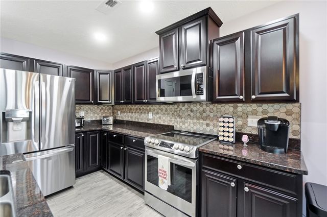 7101 Bluestream Drive, Tipp City, OH 45371
