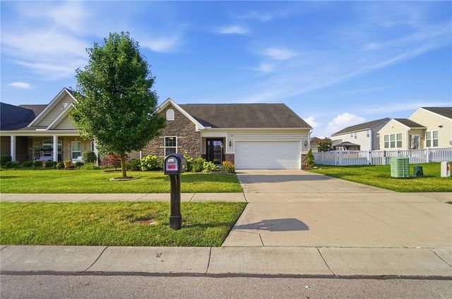 7101 Bluestream Drive, Tipp City, OH 45371