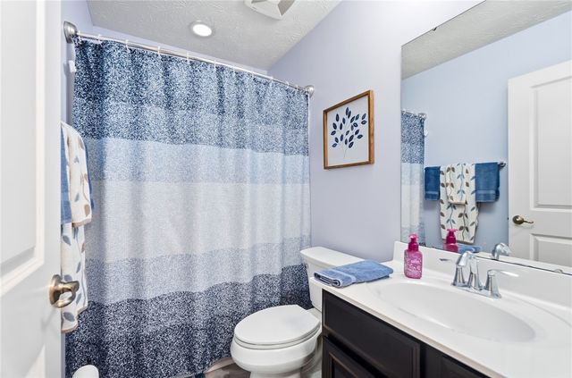 7101 Bluestream Drive, Tipp City, OH 45371