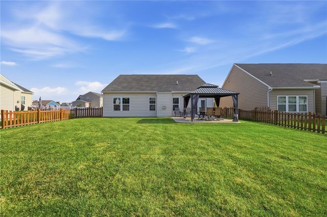 7101 Bluestream Drive, Tipp City, OH 45371