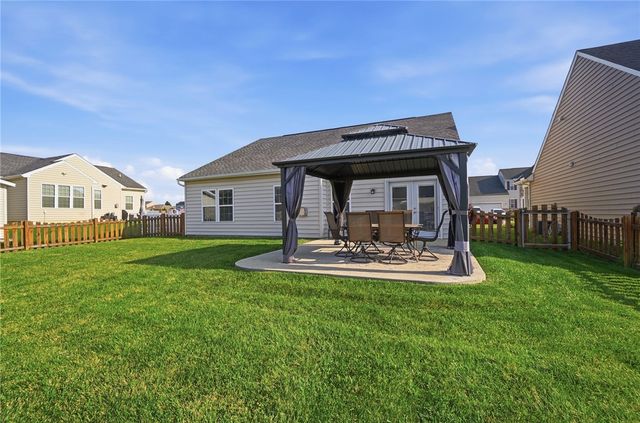 7101 Bluestream Drive, Tipp City, OH 45371
