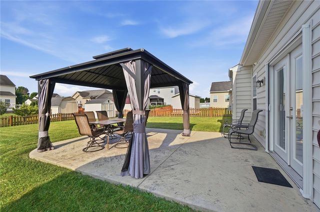 7101 Bluestream Drive, Tipp City, OH 45371