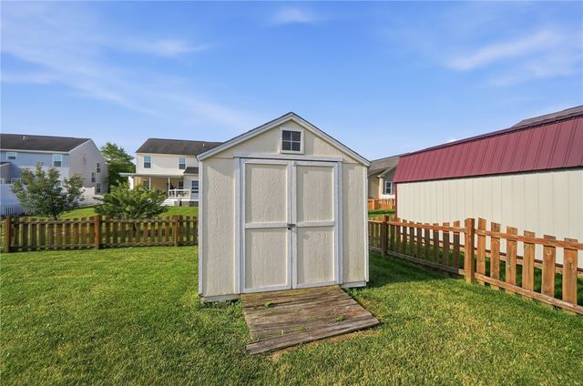 7101 Bluestream Drive, Tipp City, OH 45371