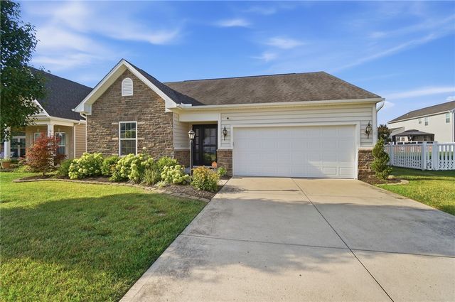7101 Bluestream Drive, Tipp City, OH 45371