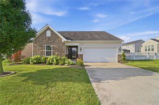 7101 Bluestream Drive, Tipp City, OH 45371