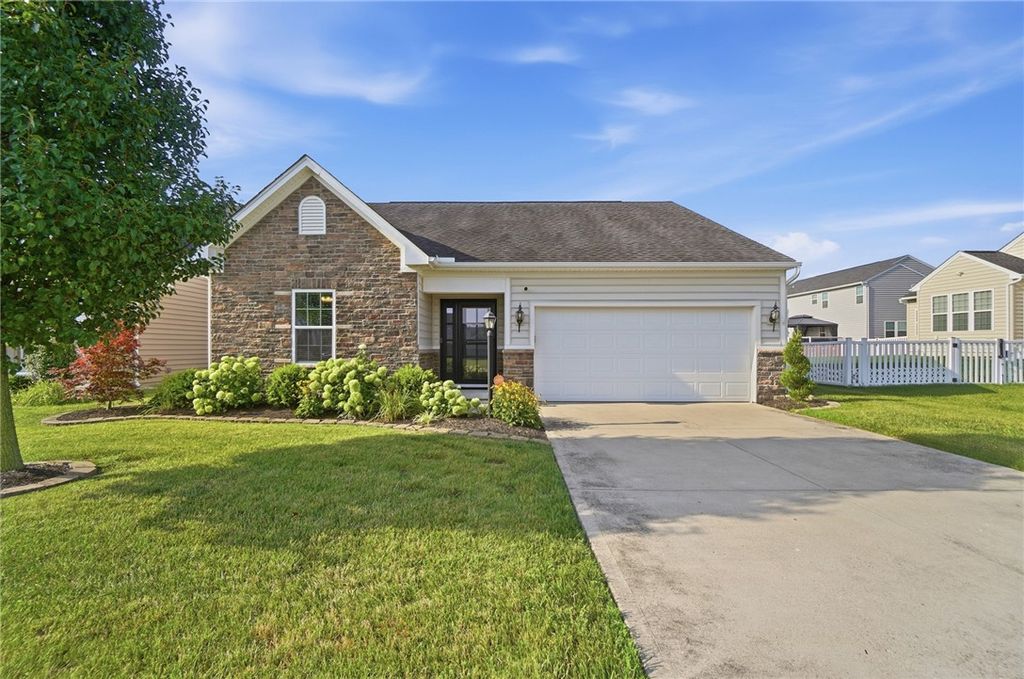 7101 Bluestream Drive, Tipp City, OH 45371
