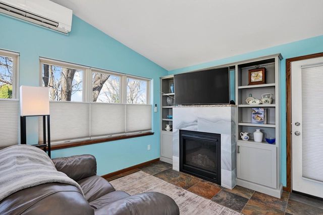 435 North Shore Drive, Belleville, WI 53508