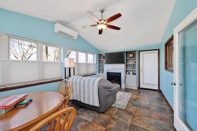 435 North Shore Drive, Belleville, WI 53508