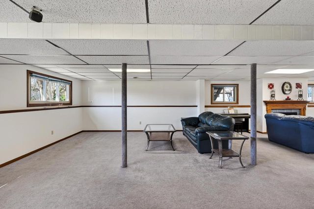 435 North Shore Drive, Belleville, WI 53508