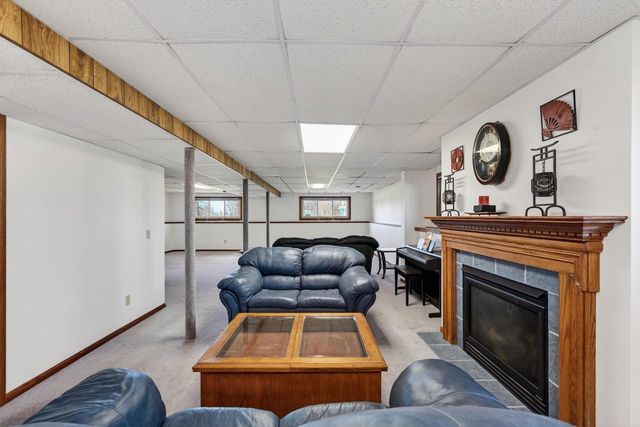 435 North Shore Drive, Belleville, WI 53508