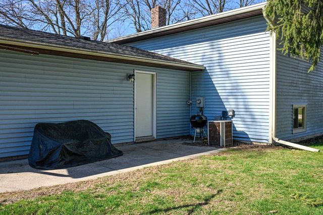 435 North Shore Drive, Belleville, WI 53508