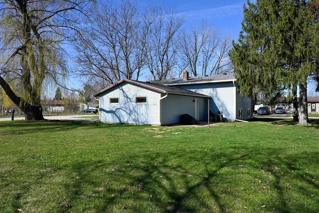 435 North Shore Drive, Belleville, WI 53508