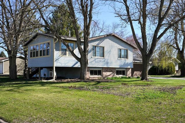 435 North Shore Drive, Belleville, WI 53508