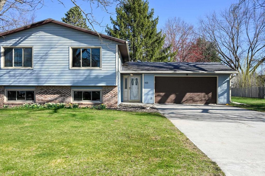 435 North Shore Drive, Belleville, WI 53508