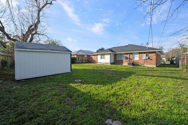 4601 W 43rd Street, Houston, TX 77092