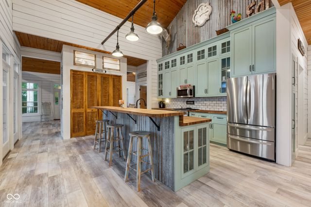 14000 W Lake Road, Seymour, IN 47274