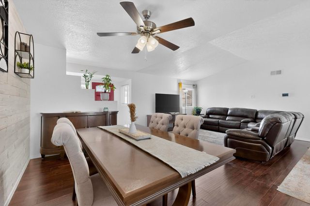 202 Pecos Loop SE, Rio Rancho, NM 87124