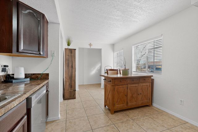 202 Pecos Loop SE, Rio Rancho, NM 87124