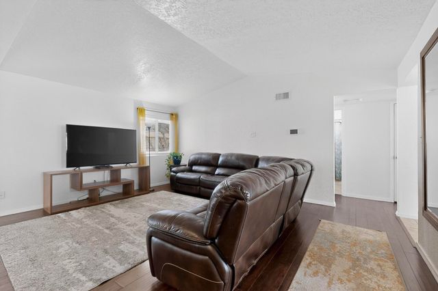 202 Pecos Loop SE, Rio Rancho, NM 87124