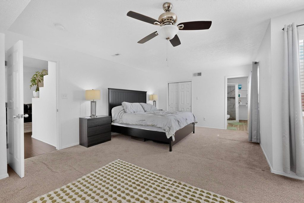 Image 14 of property listing at 202 Pecos Loop SE, Rio Rancho, NM 87124