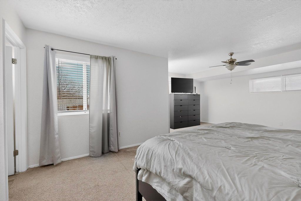 Image 16 of property listing at 202 Pecos Loop SE, Rio Rancho, NM 87124