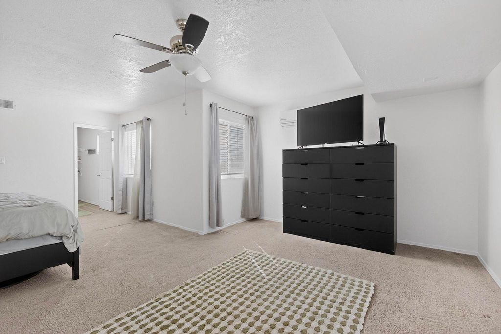 Image 17 of property listing at 202 Pecos Loop SE, Rio Rancho, NM 87124