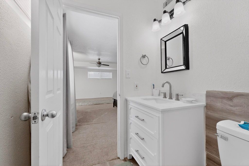 Image 19 of property listing at 202 Pecos Loop SE, Rio Rancho, NM 87124