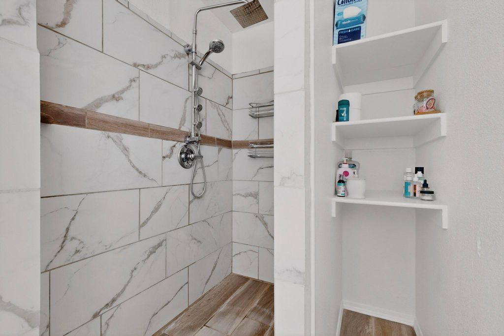 Image 21 of property listing at 202 Pecos Loop SE, Rio Rancho, NM 87124