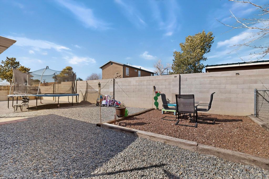 Image 32 of property listing at 202 Pecos Loop SE, Rio Rancho, NM 87124