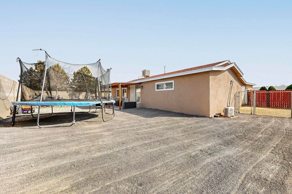 Image 33 of property listing at 202 Pecos Loop SE, Rio Rancho, NM 87124