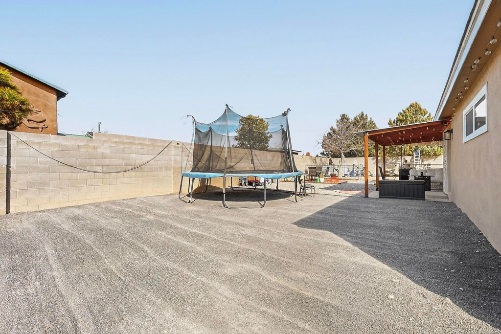 Image 35 of property listing at 202 Pecos Loop SE, Rio Rancho, NM 87124